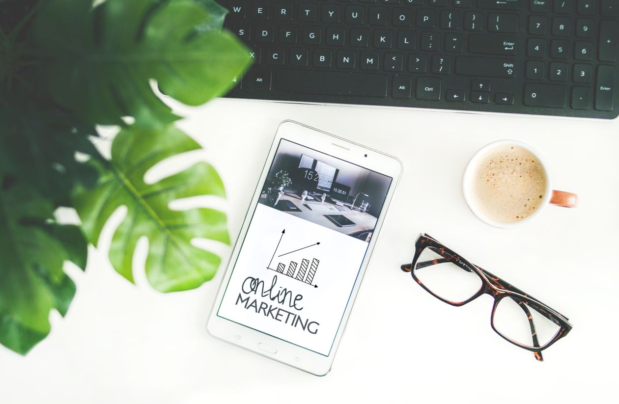 Equipe analisando campanha de Google Ads